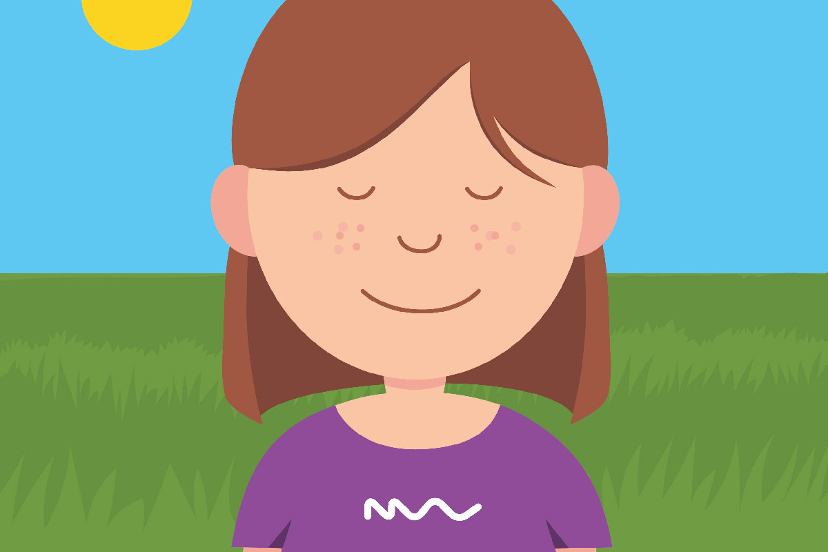 Gesundheitsmanagement sorgt für Lächeln der Erzieherin. Sie erholt sich in der Natur und tankt Energie in der Sonne.