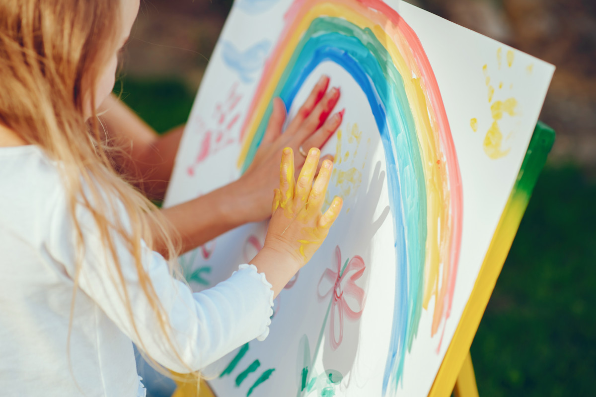 Offene Arbeit: Partizipation und Kinderschutz, Bunte Hände, Regenbogen, photo by magnific.com