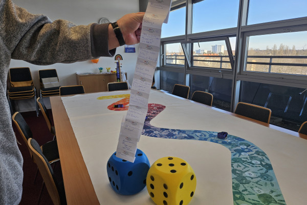 Willkommenstage bei Kindertagesstätten Nordwest: Post its mit Fakten über die Kitas in Berlin
