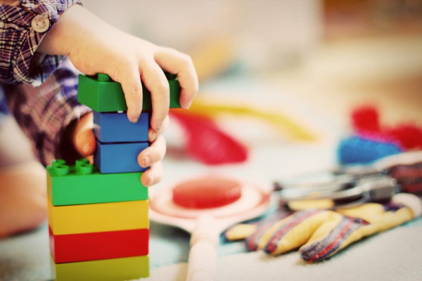 Bewegungsbaustelle in der Kita Regenbogen – Kinder gestalten ihre Spielwelt selbst