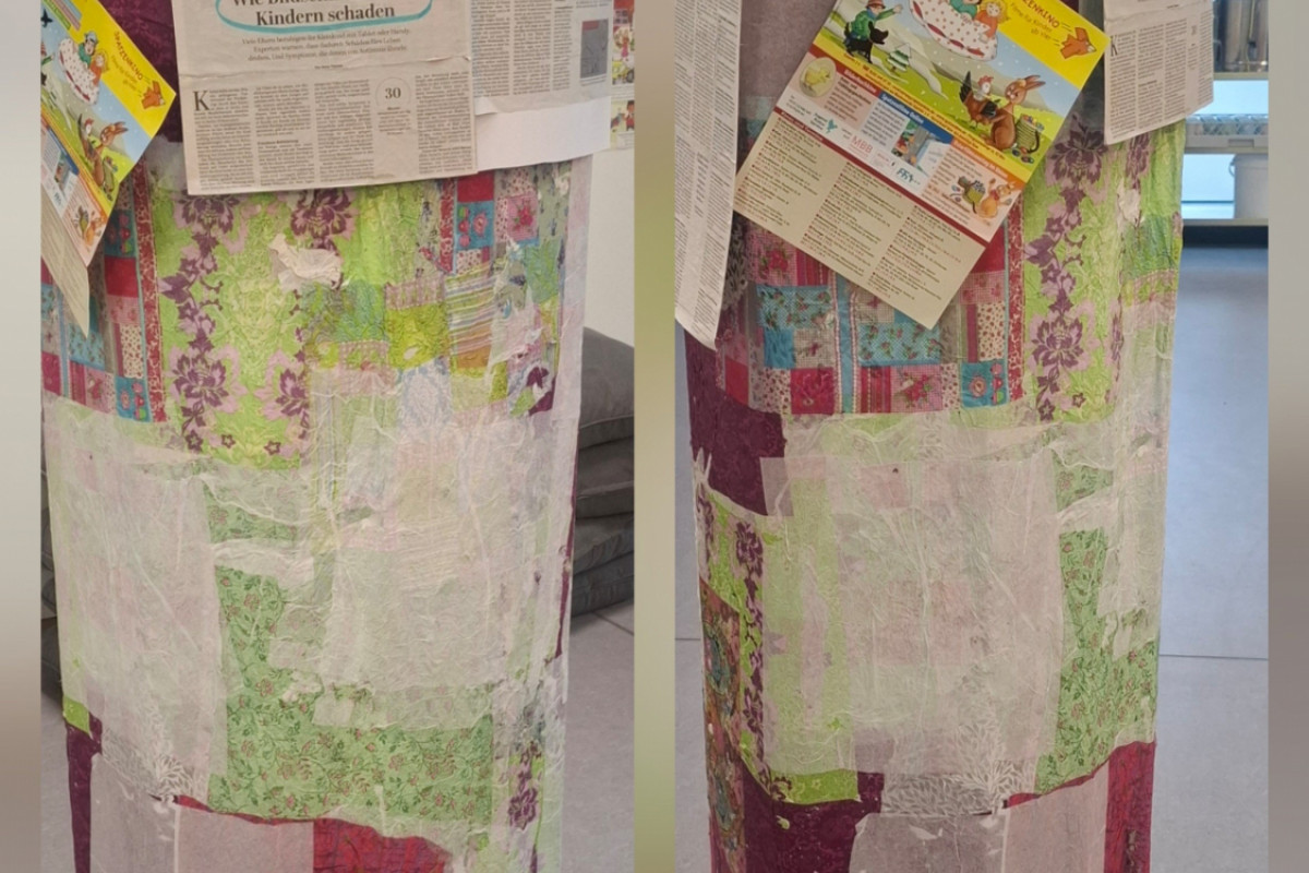 Aushänge an der Infosäule in der Kita Wallenbergstraße