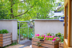 Kita Düsseldorfer Straße Balkon mit Blumen