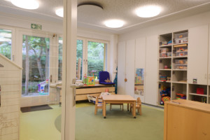 Spieltisch für Kinder in der Kita Ernststraße