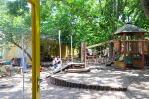 Spielplatz und Sandkasten in der Kita Halemweg